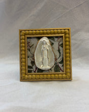 Load image into Gallery viewer, Intaglio Mary Oyster Frame