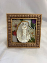 Load image into Gallery viewer, Intaglio Mary Oyster Frame
