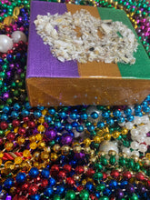 Load image into Gallery viewer, Small Mardi Gras Crown Oyster Art Canvas
